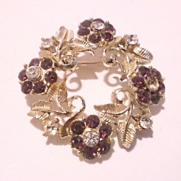 Vintage Gold Tone Flower and Leaf Circle Brooch - Picture 1 of 6